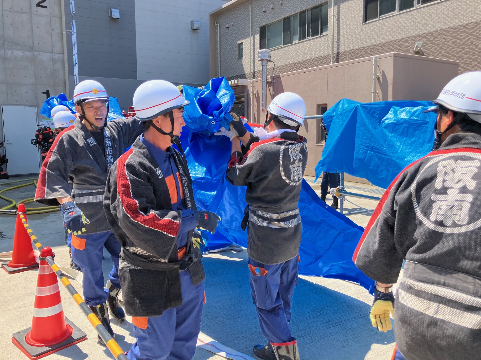 05ブルーシート.jpg