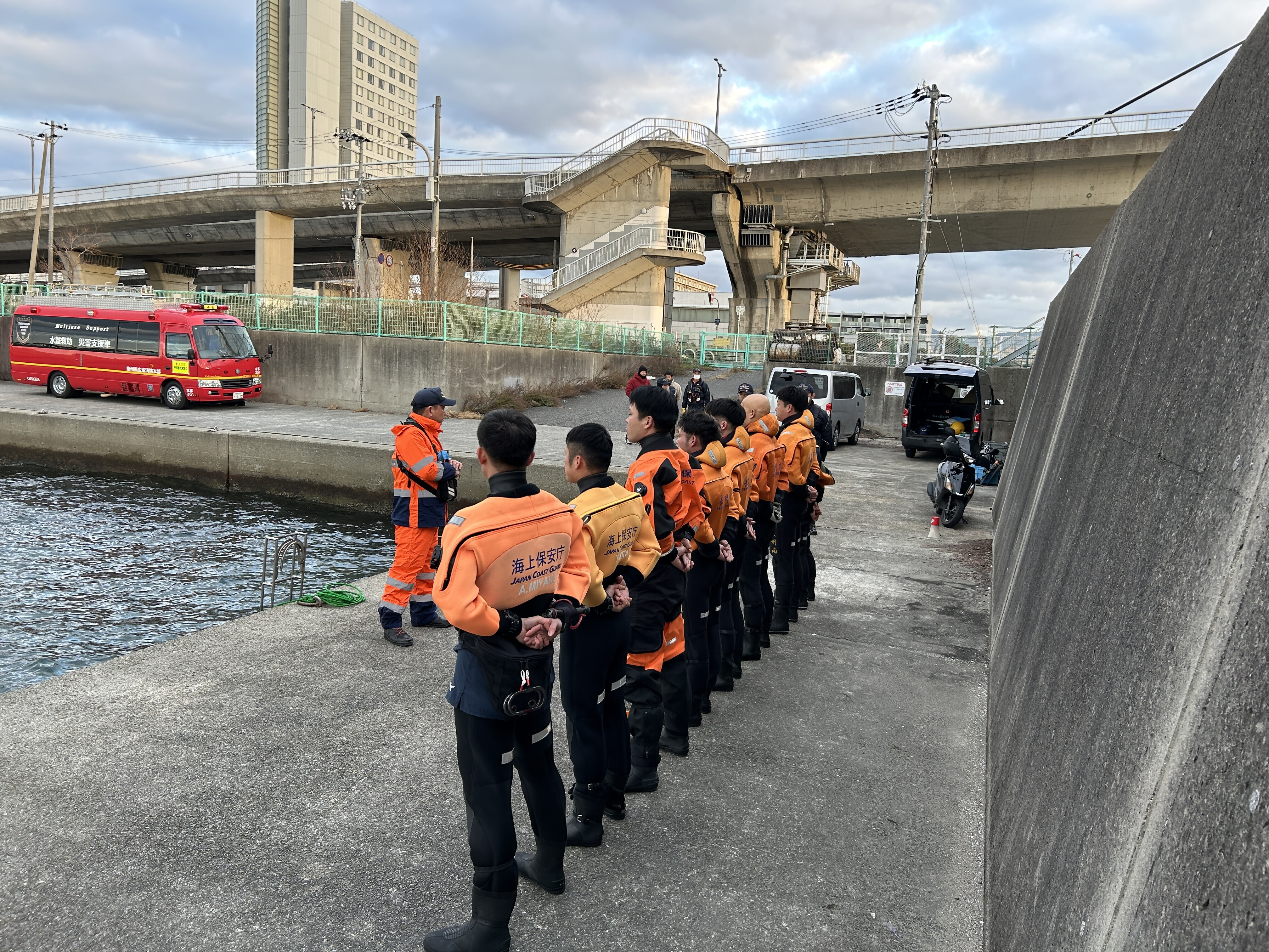 訓練開始前答礼の様子