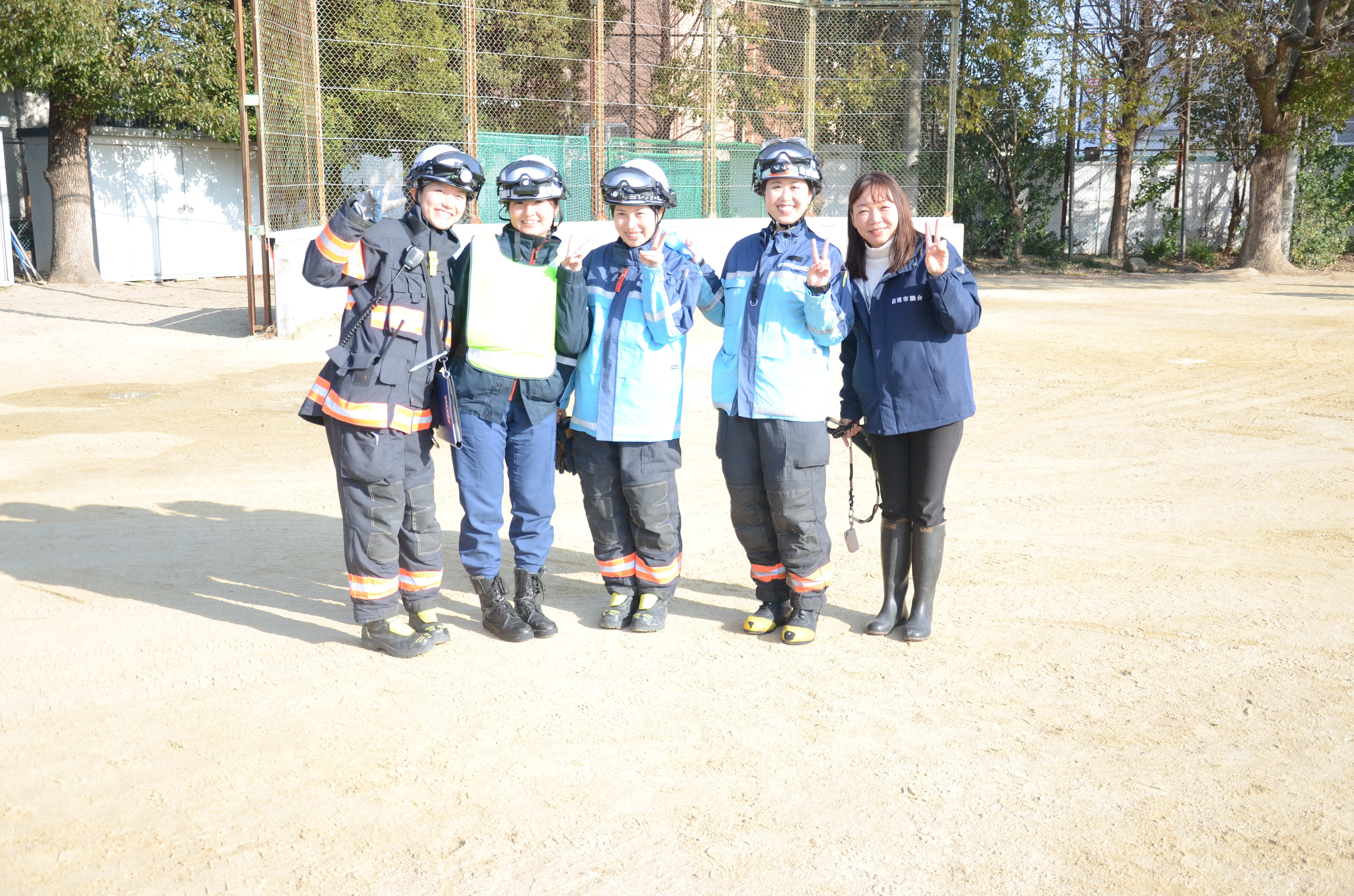 09 阪南署女性職員と岡市議会議員.JPG