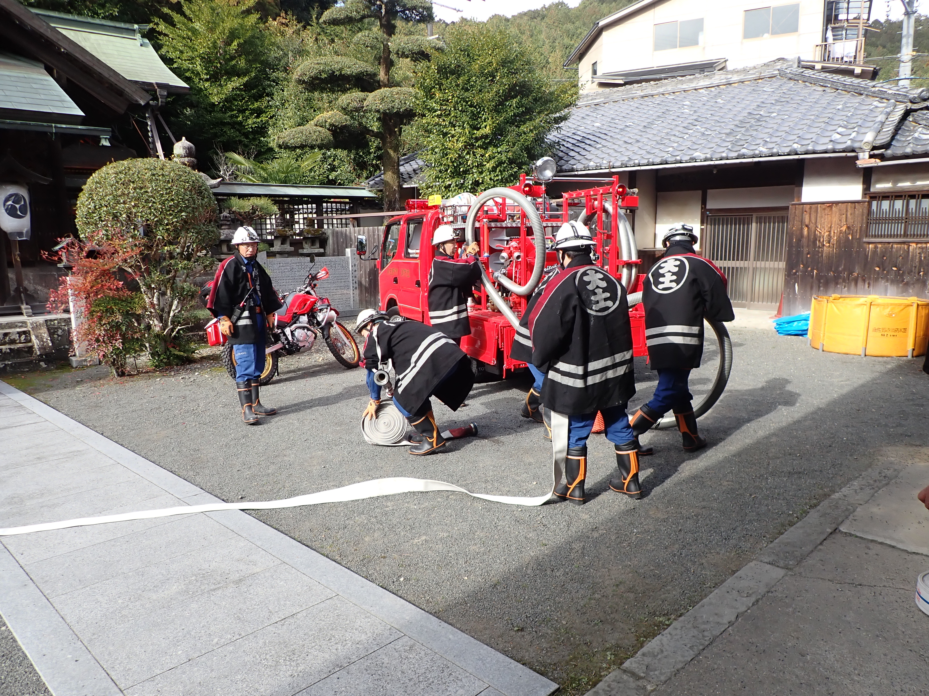 地元の消防団（大土分団）によるホース延長訓練