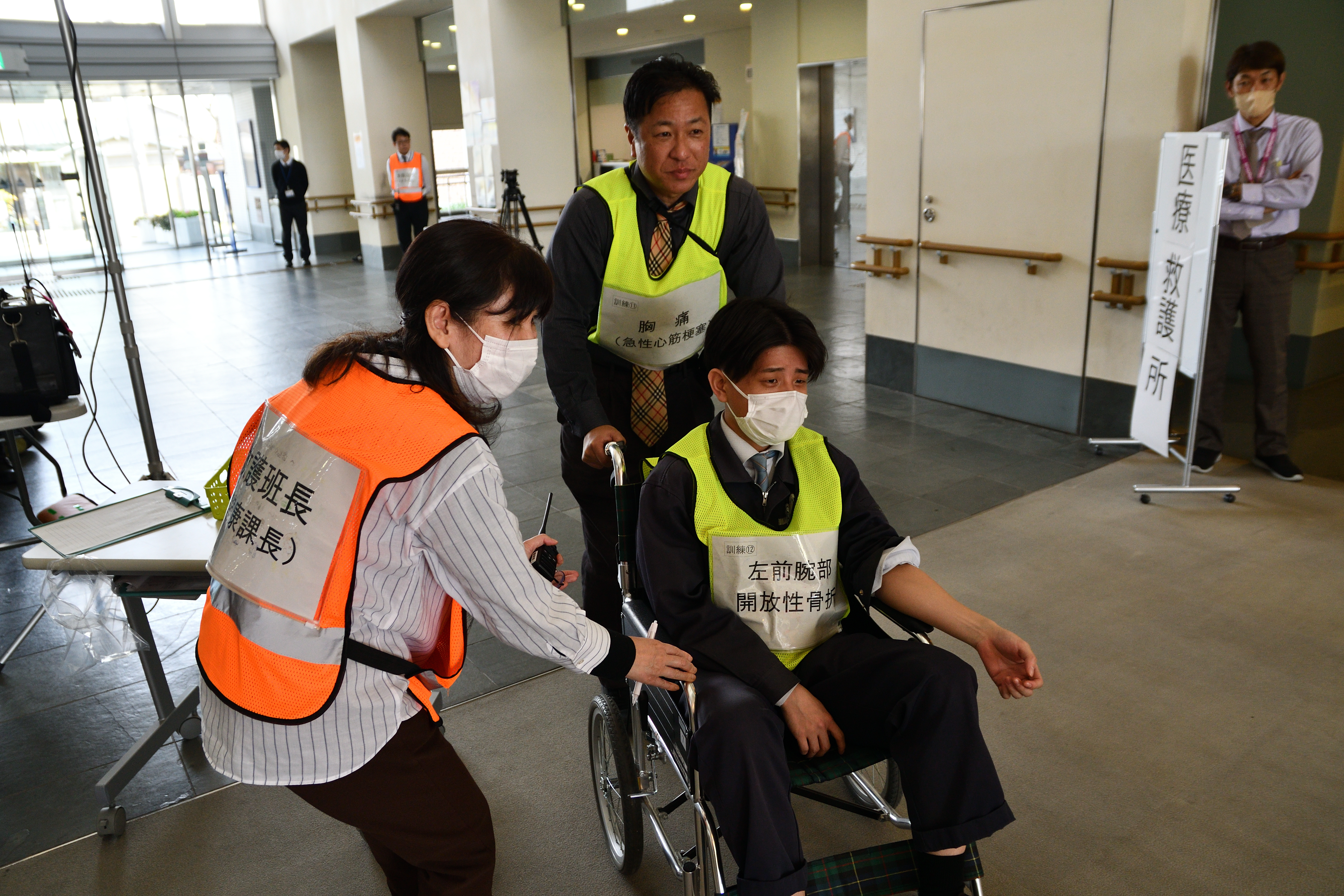 7 傷病者搬入.jpg